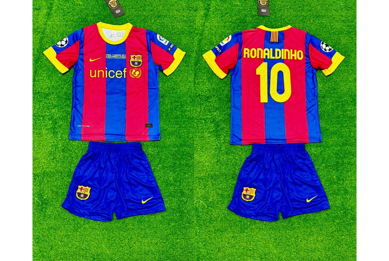 8208 Детски футболен комплект Barcelona RONALDINHO 10